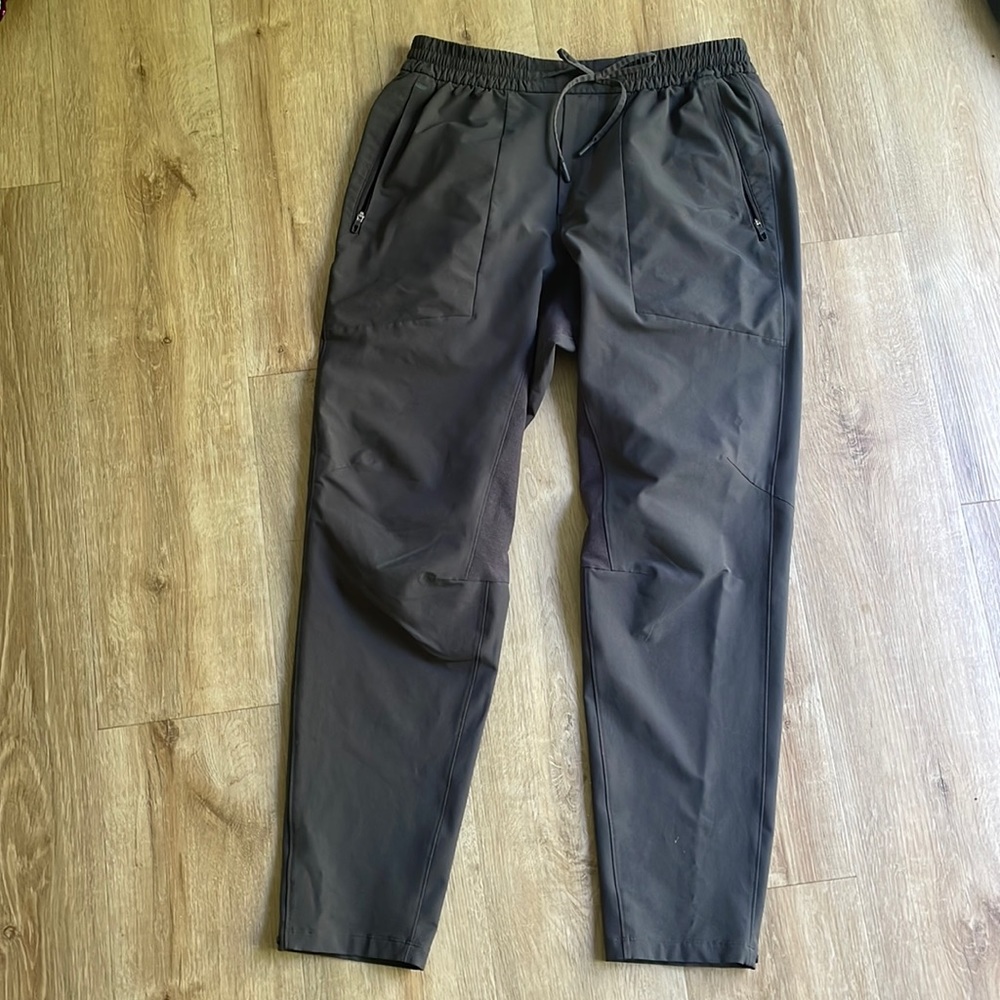 Mens L, License to train jogger